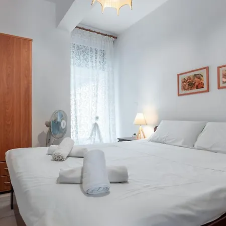 2br House With Private Patio