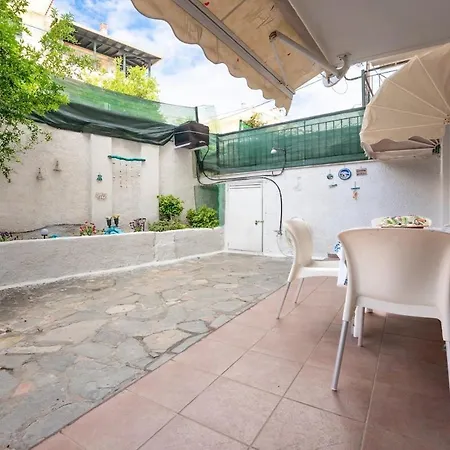 2br House With Private Patio 크리오피지
